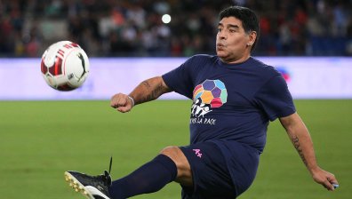 Асистент на Марадона му давал алкохол и марихуана, за да го приспива