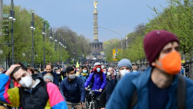 За ваксинираните в Германия и Румъния отпадат част от рестрикциите