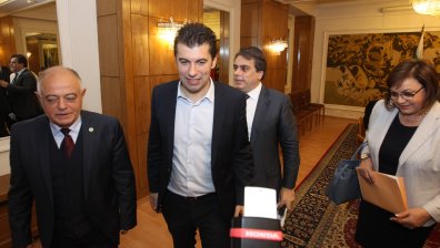 "Продължаваме промяната" избира премиер, ако третият мандат отиде при ДБ