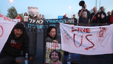 Хиляди протестиращи излязоха в Тел Авив, настояват за край на войната в Газа