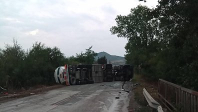 Прокуратурата в Ботевград разследва катастрофата край Скравена, четирима са с опасност за живота