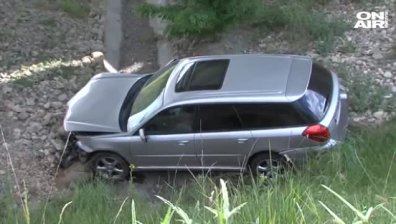 Джип излетя от АМ "Струма" и се приземи в канавка край Благоевград