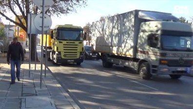 Силистренци изтормозени от денонощните опашки от ТИР-ове