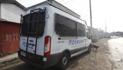 След сигнал за купуване на гласове: Полицаи влязоха в ромската махала в Благоевград
