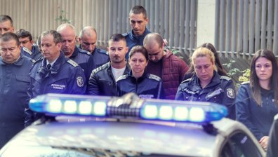 Траур в Елхово, майките на полицаи: Страхуваме се за синовете си, животът им е застрашен