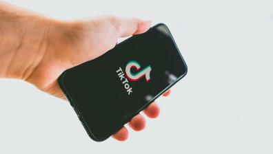 Заради предизвикателството "френски белег" Италия глоби TikTok