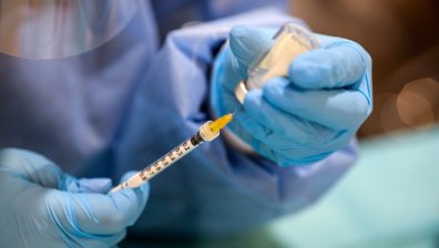 САЩ проучват риска от алергична реакция при ваксините на Moderna и Pfizer