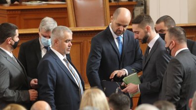 Последен работен ден на депутатите за 2021 г., изслушват Бойко Рашков и Асен Василев