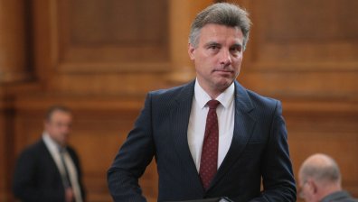 Грозни обиди в НС: Искат оставката на Иво Христов заради "инфантилно население"