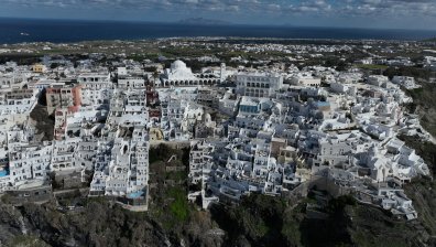 Две силни земетресения разлюляха Санторини и предизвикаха свлачище