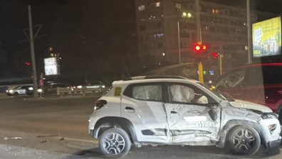 Верижна катастрофа блокира голям булевард в София