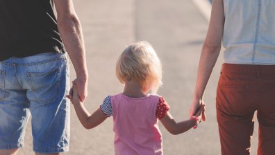Бракът е в историята? 60% от българските деца се раждат без подпис