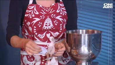 Ученици помагат на бездомни хора