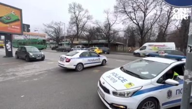 Автомобил се вряза в трамвай №11 в София