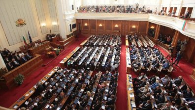Парламентът ще заседава извънредно във вторник заради полицейското насилие