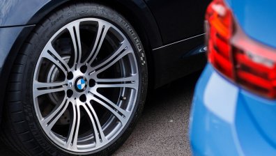 Почерпени непълнолетни срязали гуми на 16 автомобила