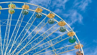 Мъж намушка човек на въртележка от мюнстерския панаир, прекратиха го ден по-рано