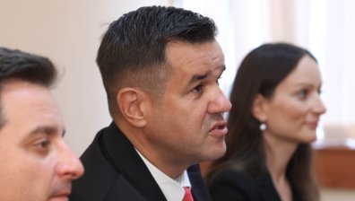 Обвиниха Нинова, че умишлено е спряла износа на оръжие за 1 млрд. лв.