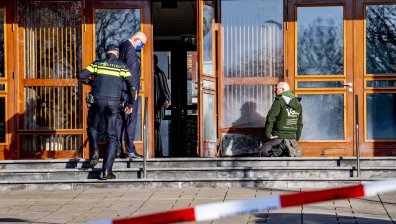 Експлозия в нидерландска църква, която нарушава Ковид ограниченията