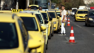 Таксиметровите шофьори в Атина обявиха 48-часова стачка