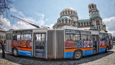 Тролей-галерия с фолклорни мотиви от България и света украси София