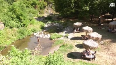 Плаж без море: Река Лева край Враца привлича стотици в летните жеги