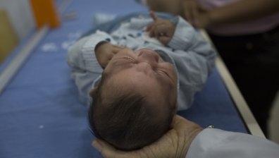 Започват тестово ваксиниране на бебета с Pfizer