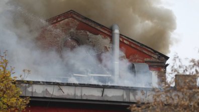Овладян е пожарът в бившата дискотека "Син Сити"