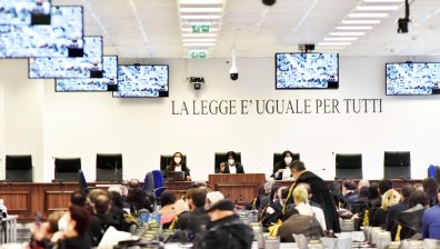 97 предполагаеми членове на мафията в Сицилия отиват на съд