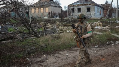 Военни и цивилни граждани под обстрел в Константиновка (СНИМКИ)