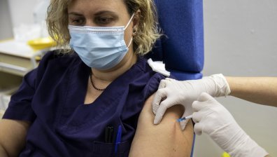 Драконовски мерки и 5 хил. евро глоба в Гърция, ако неваксиниран влезе в заведение