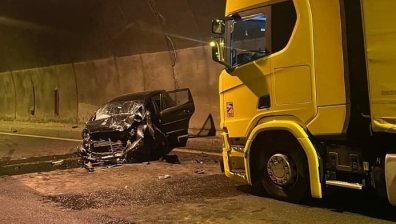 20 км задръстване по "Хемус" след челния удар на ТИР с кола в тунел "Правешки ханове"