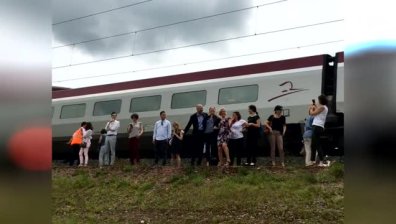 Евродепутати с часове бяха блокирани във влака за Страсбург