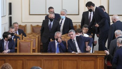 Радев няма да бави връчването на мандата, служебните министри искат редовен кабинет