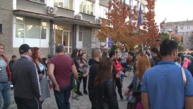 Казанлъчани подкрепиха полицията: Не бива да бъдат нападани!