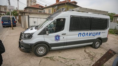 Ревнивец заплашва с нож в ръка: Ще те накълцам на парчета! Ще те убия!