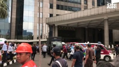 Десетки ранени след срутване на фондовата борса в Джакарта