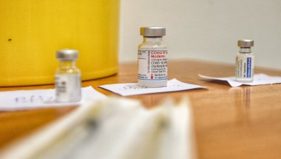 Агенцията по лекарствата препоръча трета доза ваксина от Pfizer и Moderna