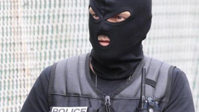 19 заподозрени за тероризъм са арестувани във Франция