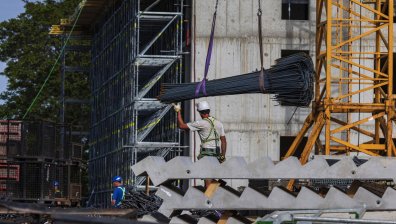 Отложиха с година изискванията за достъпна среда и поскъпването на новите жилища