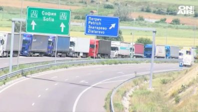 Километрична опашка от камиони се е образувала на Кулата