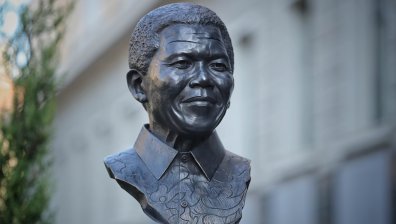 Откриха паметник на Нелсън Мандела в София