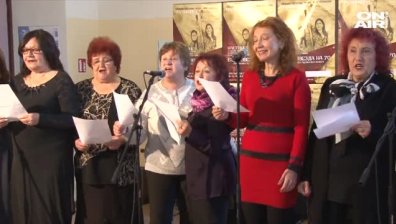 Песни на "Металика", "АББА" и Мадона са само част от репертоара на "Бабс БГ"