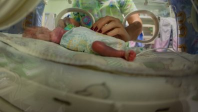 Новородено почина в болницата в Луковит, близките обвиняват лекар за грешна инжекция