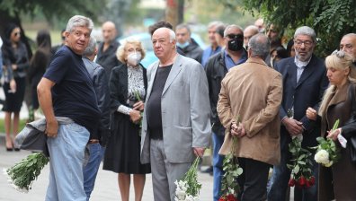Стотици си взеха последно сбогом с Христо Сираков