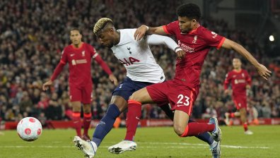 "Тотнъм" попари мечтите на "Ливърпул" на финалната права, "Ман Сити" докосва титлата