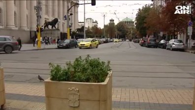 Столичната община раздава минерална вода заради жегите