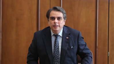 Асен Василев за заявката на "Лукойл" да изтегли бизнеса си: Няма да има криза с горива