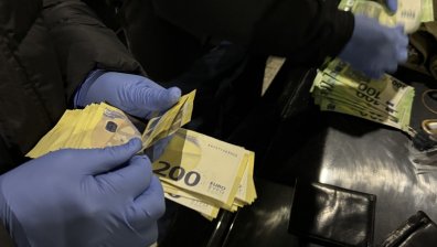 Петимата задържани с фалшивото евро остават в ареста
