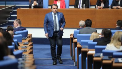 Асен Василев: Повишаването на данъците е отложено само с година